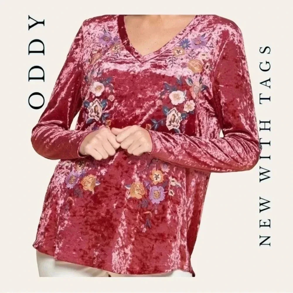 1278. Oddy CRUSHED‎ VELVET EMBROIDERED FLORAL TOP SIZE SMALL RED V NECKLINE